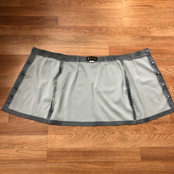 SAMI young size mini skirt buttoned in front. - Picture 5 of 11